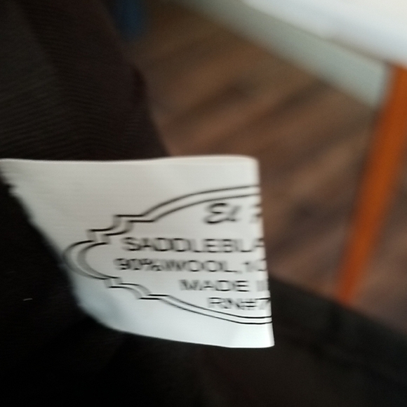 Red and Black Geometric Shoulder Bag with Sturdy Straps - Picture 4 of 7